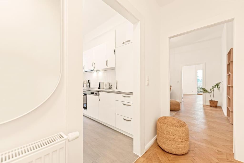 Cozy Apartment In Quiet Location, Fast Train Station 100M Away, Contactless Check-In Vienna Luaran gambar