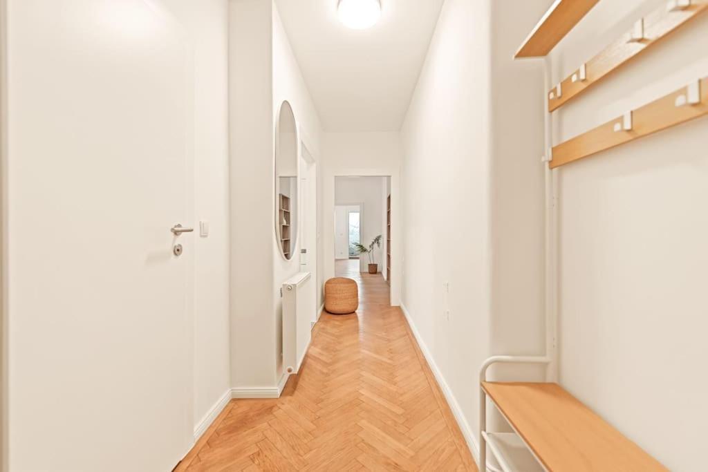 Cozy Apartment In Quiet Location, Fast Train Station 100M Away, Contactless Check-In Vienna Luaran gambar