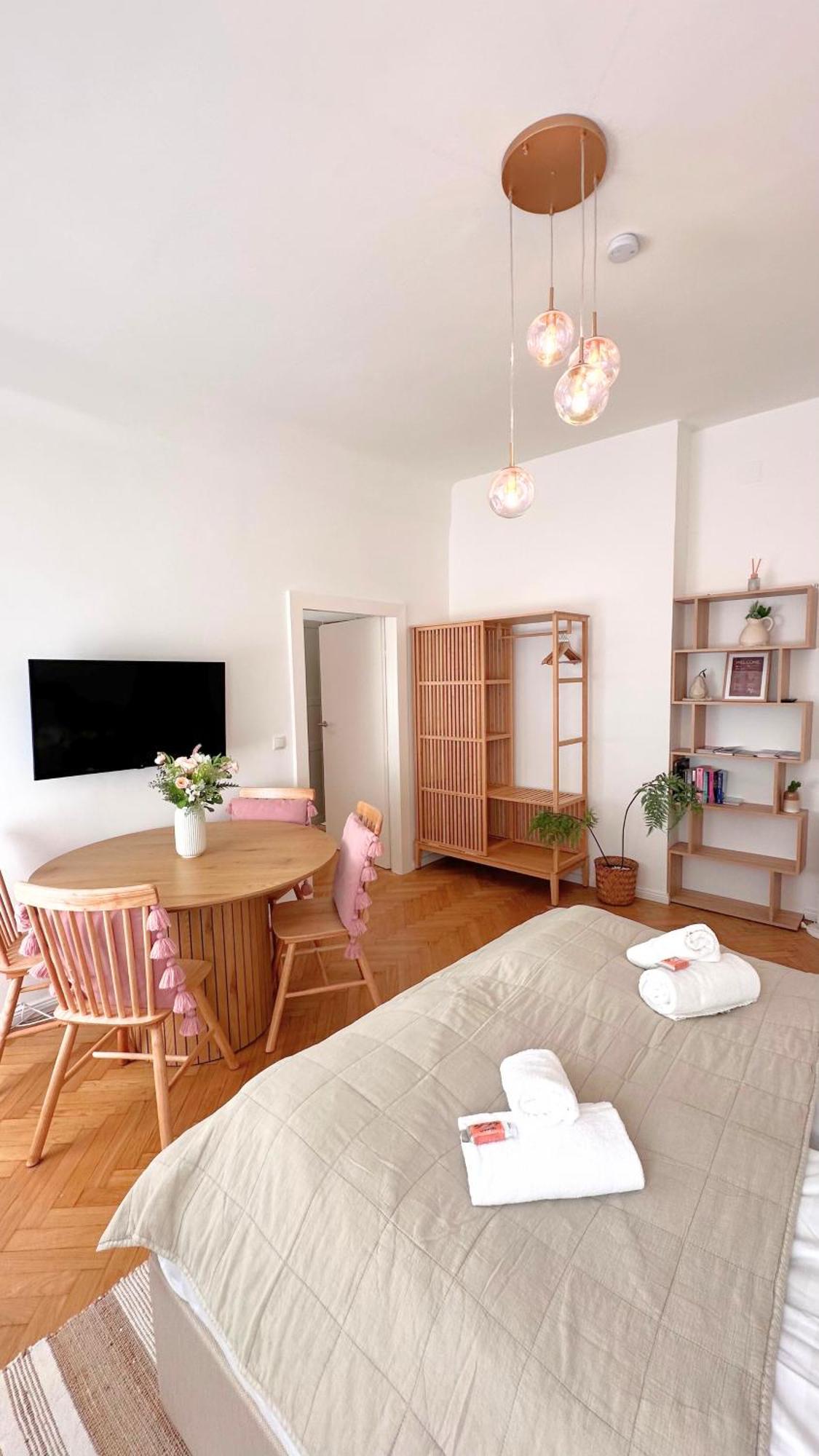 Cozy Apartment In Quiet Location, Fast Train Station 100M Away, Contactless Check-In Vienna Luaran gambar